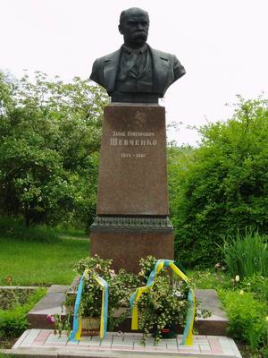 Погруддя Т.Г.Шевченка у с.Моринці Звенигородського району Черкаської області. Фото надіслав Пузирей Ігор (м.Київ)